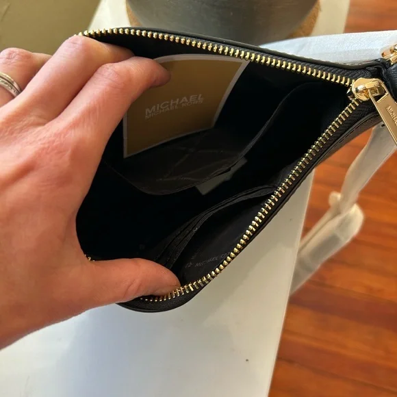 Michael Kors Jet Set Travel purse - Picture 2 of 5